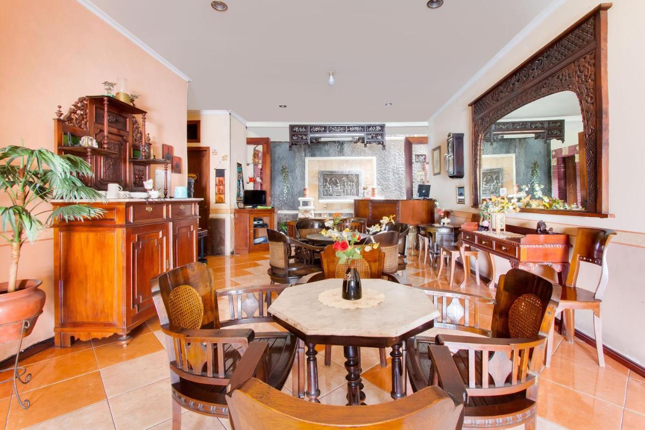 Oyo 3217 The Ts Homestay Malang Bagian luar foto