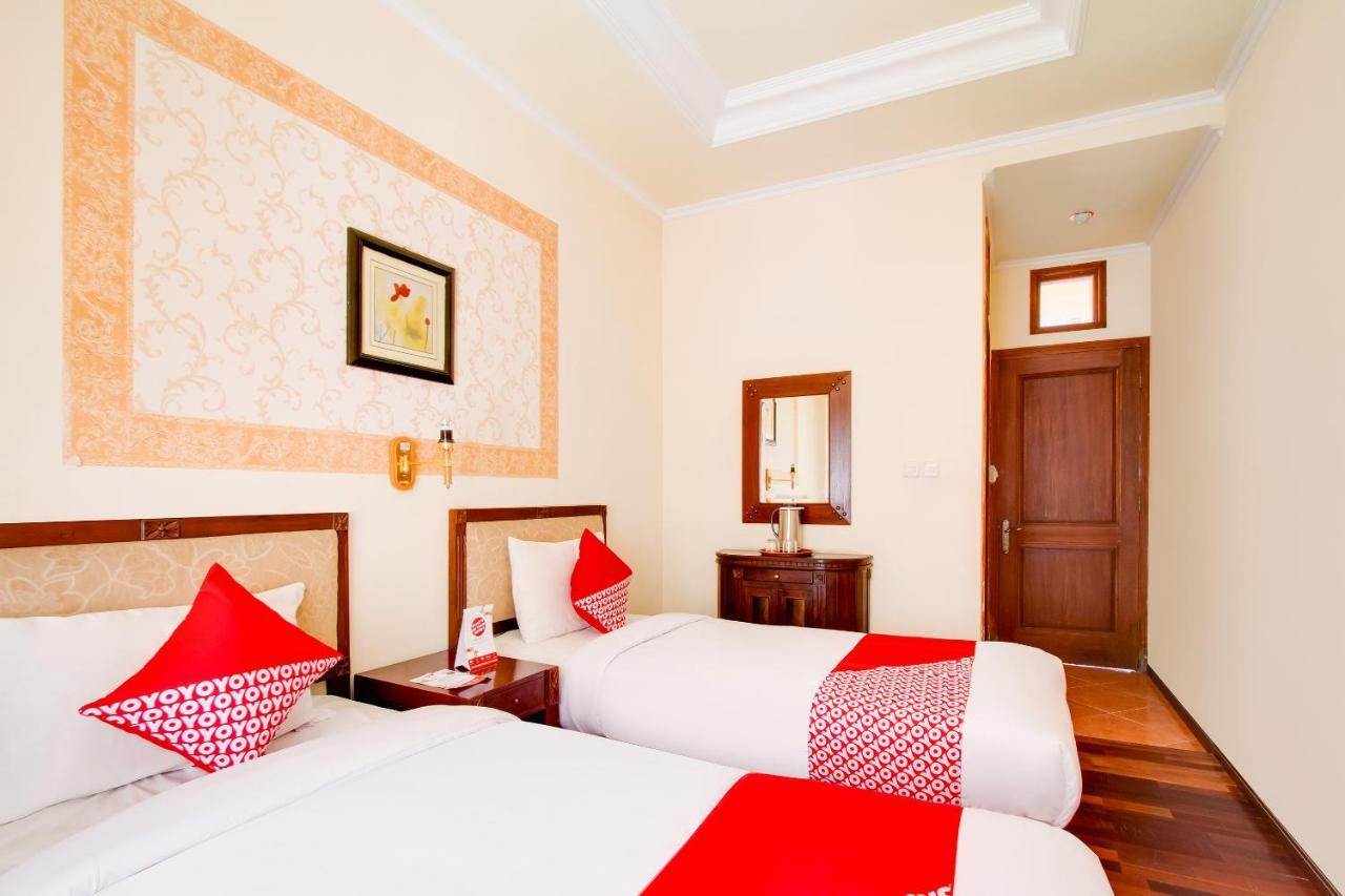 Oyo 3217 The Ts Homestay Malang Bagian luar foto