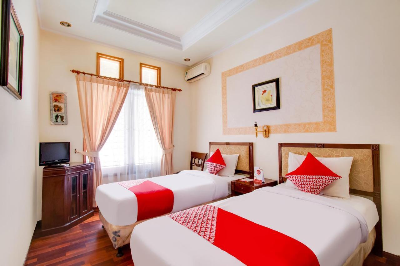 Oyo 3217 The Ts Homestay Malang Bagian luar foto