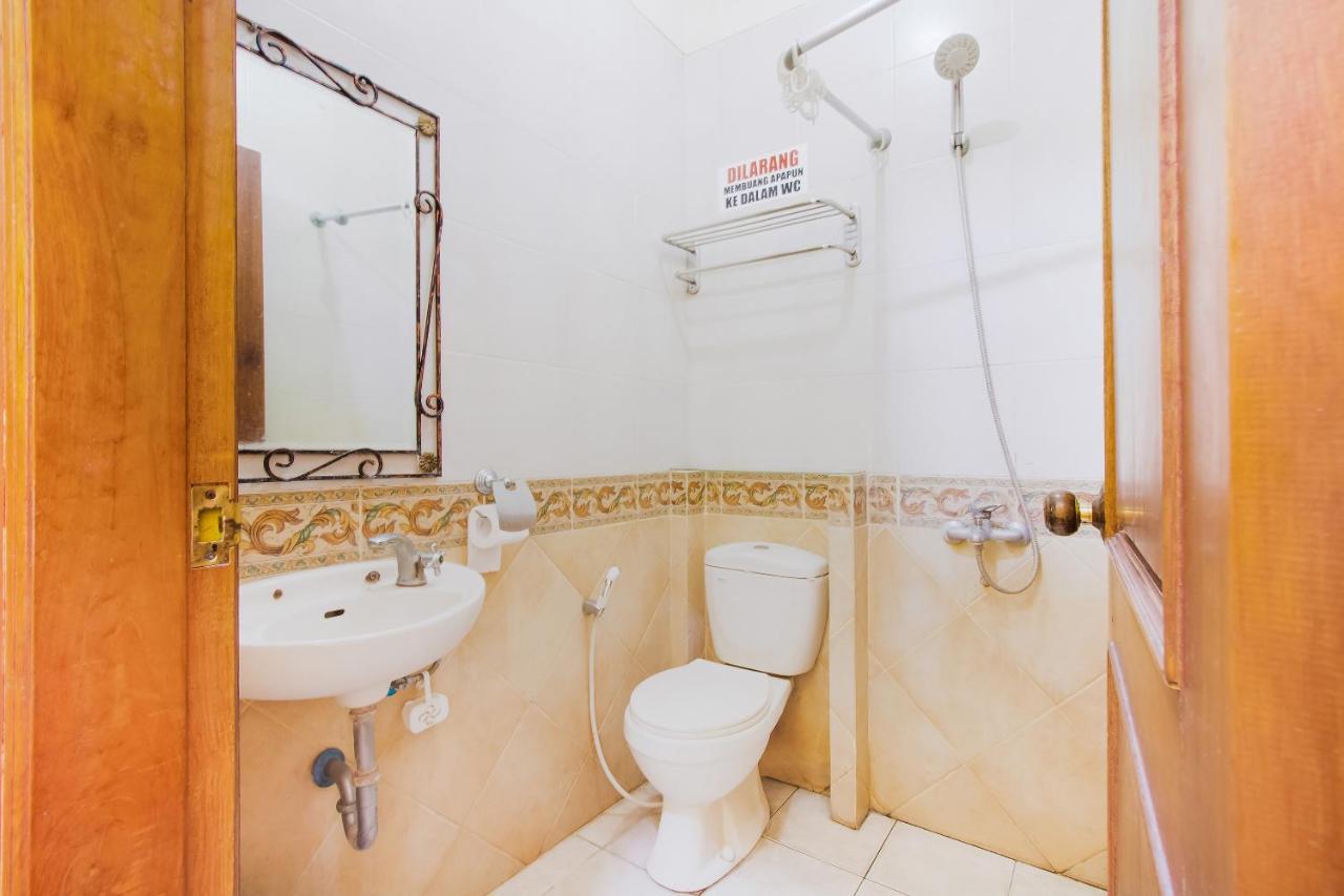 Oyo 3217 The Ts Homestay Malang Bagian luar foto