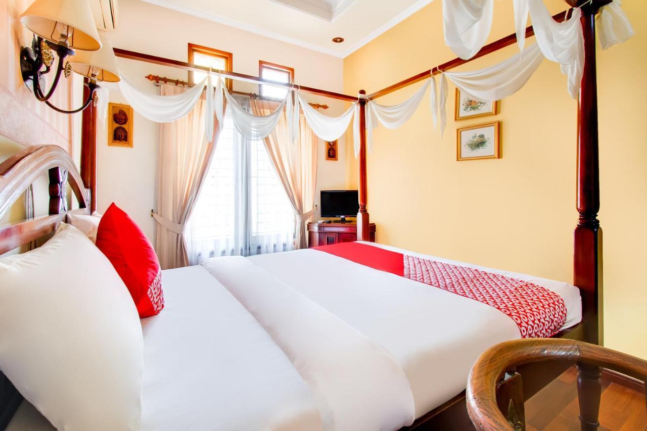 Oyo 3217 The Ts Homestay Malang Bagian luar foto